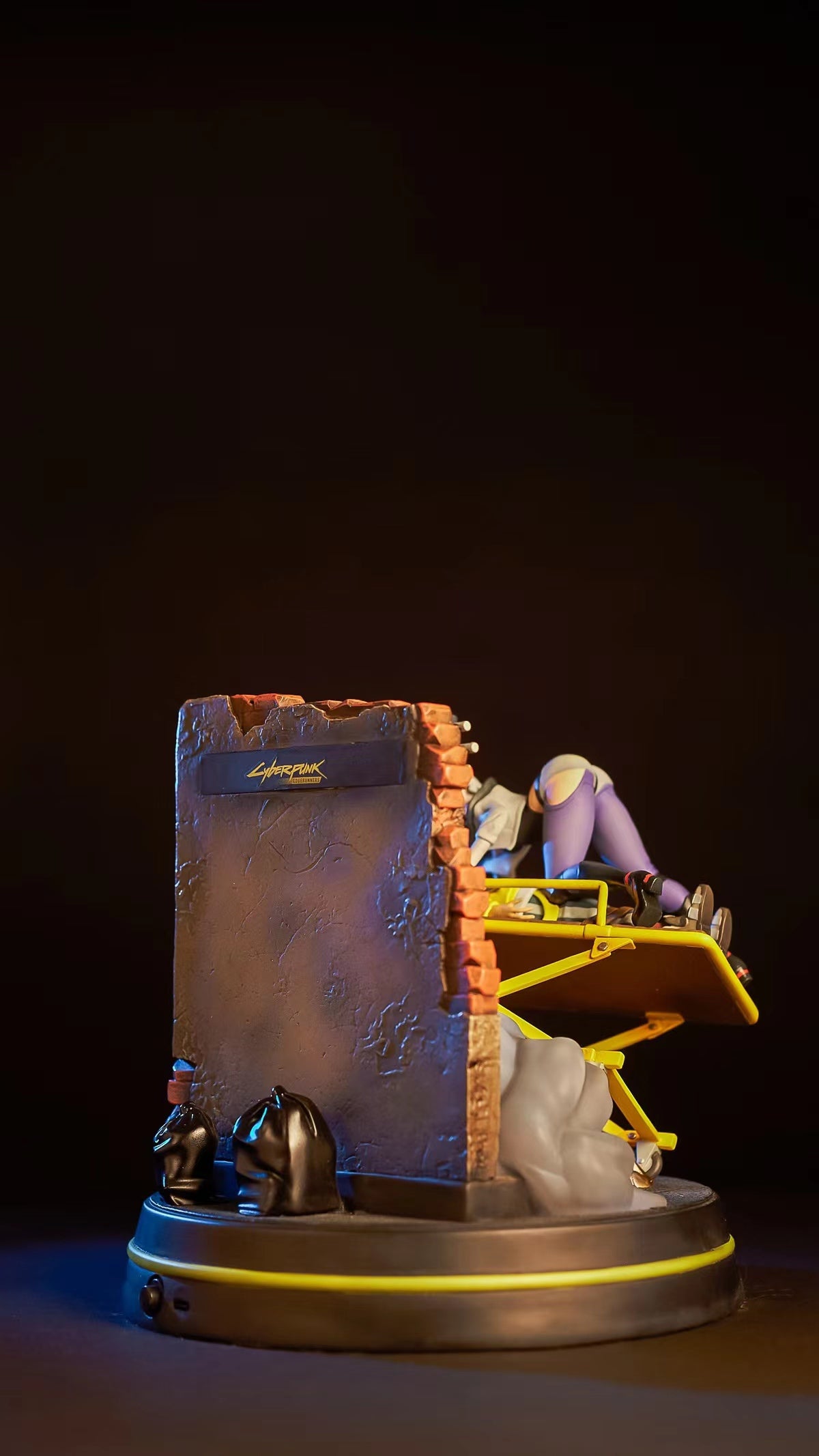 Neamedia Icons - Lucy and David Runaway Diorama
