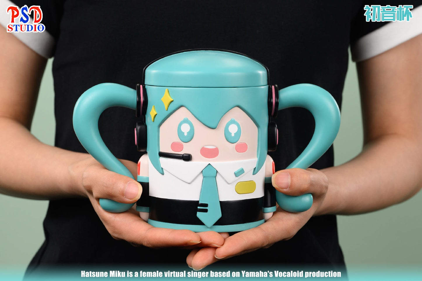 PSD Studio - Hatsune Miku Water Bottle