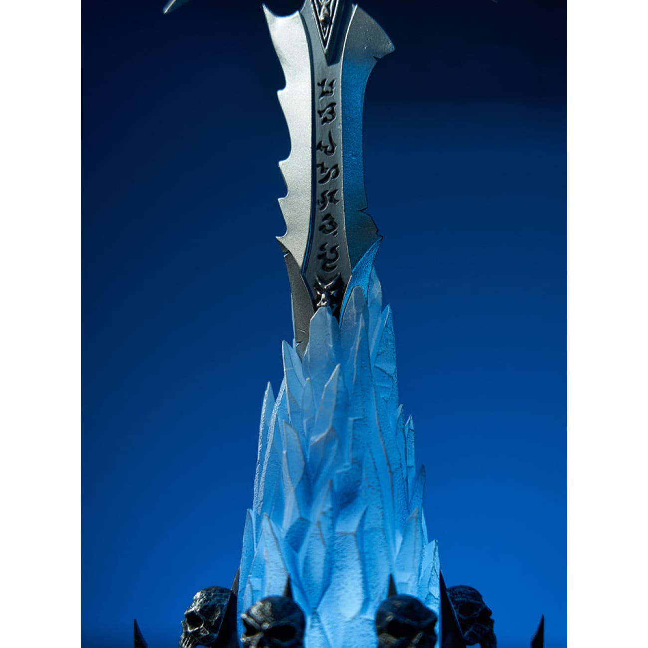 Blizzard Entertainment - Frostmourne