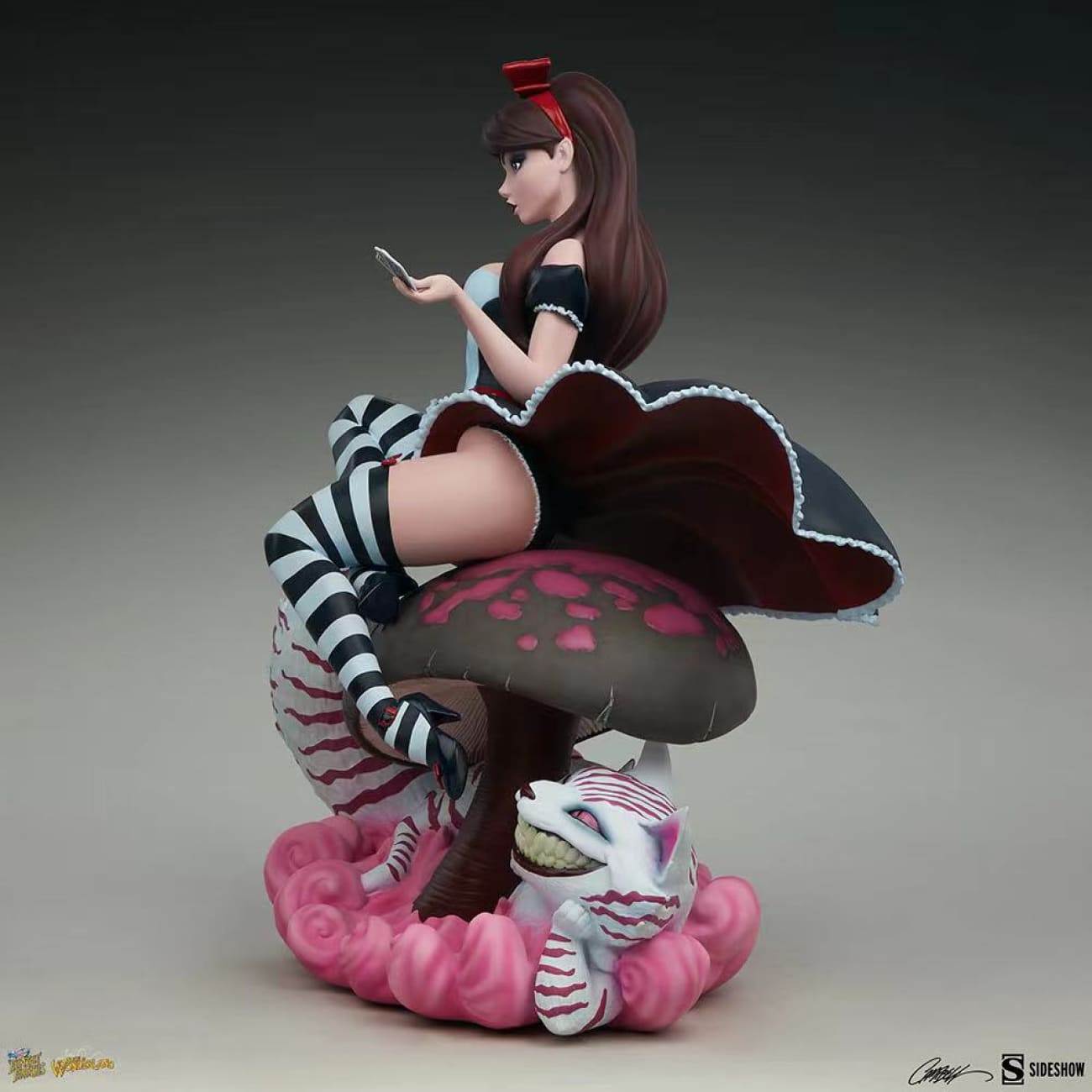 Sideshow - Alice in Wonderland