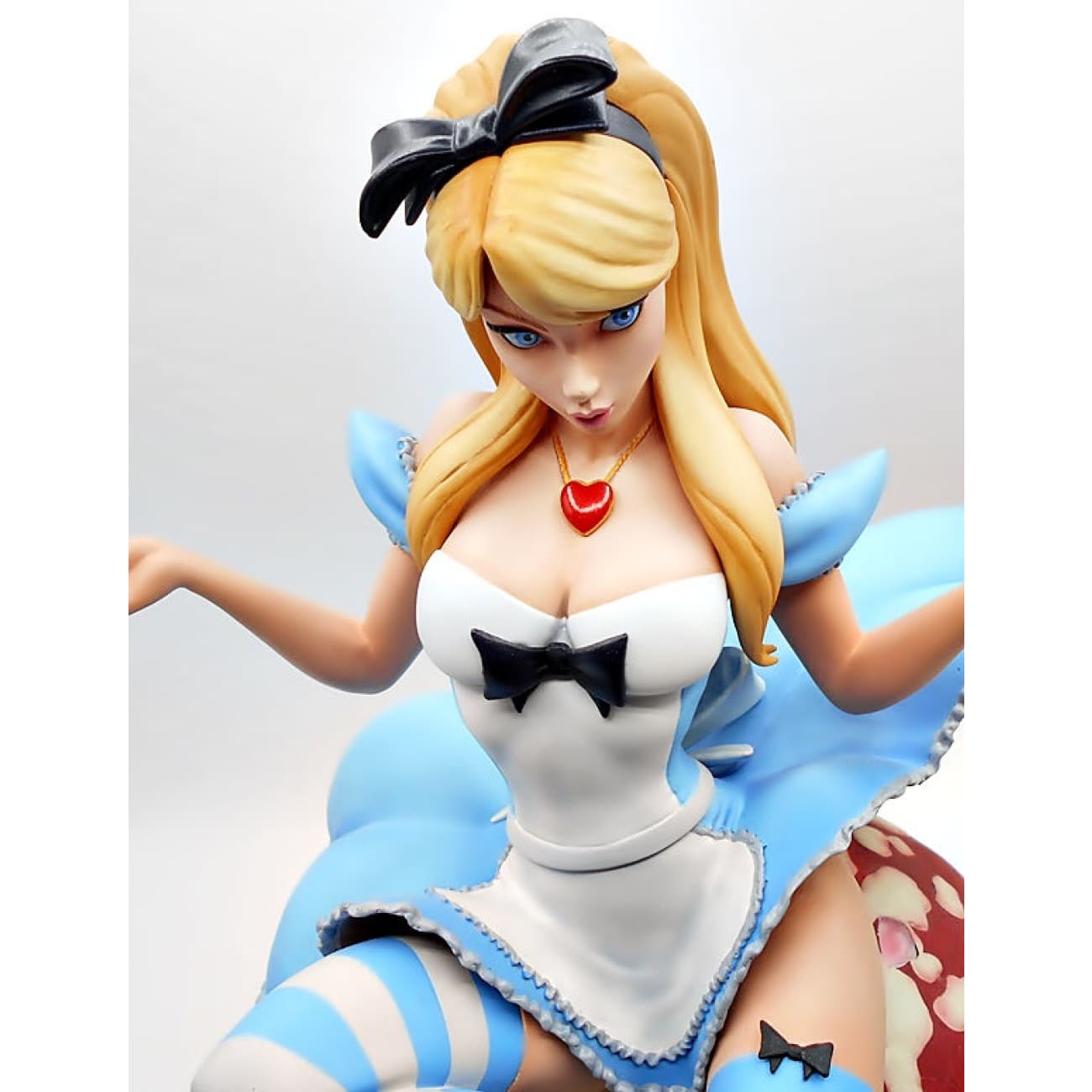 Sideshow - Alice in Wonderland