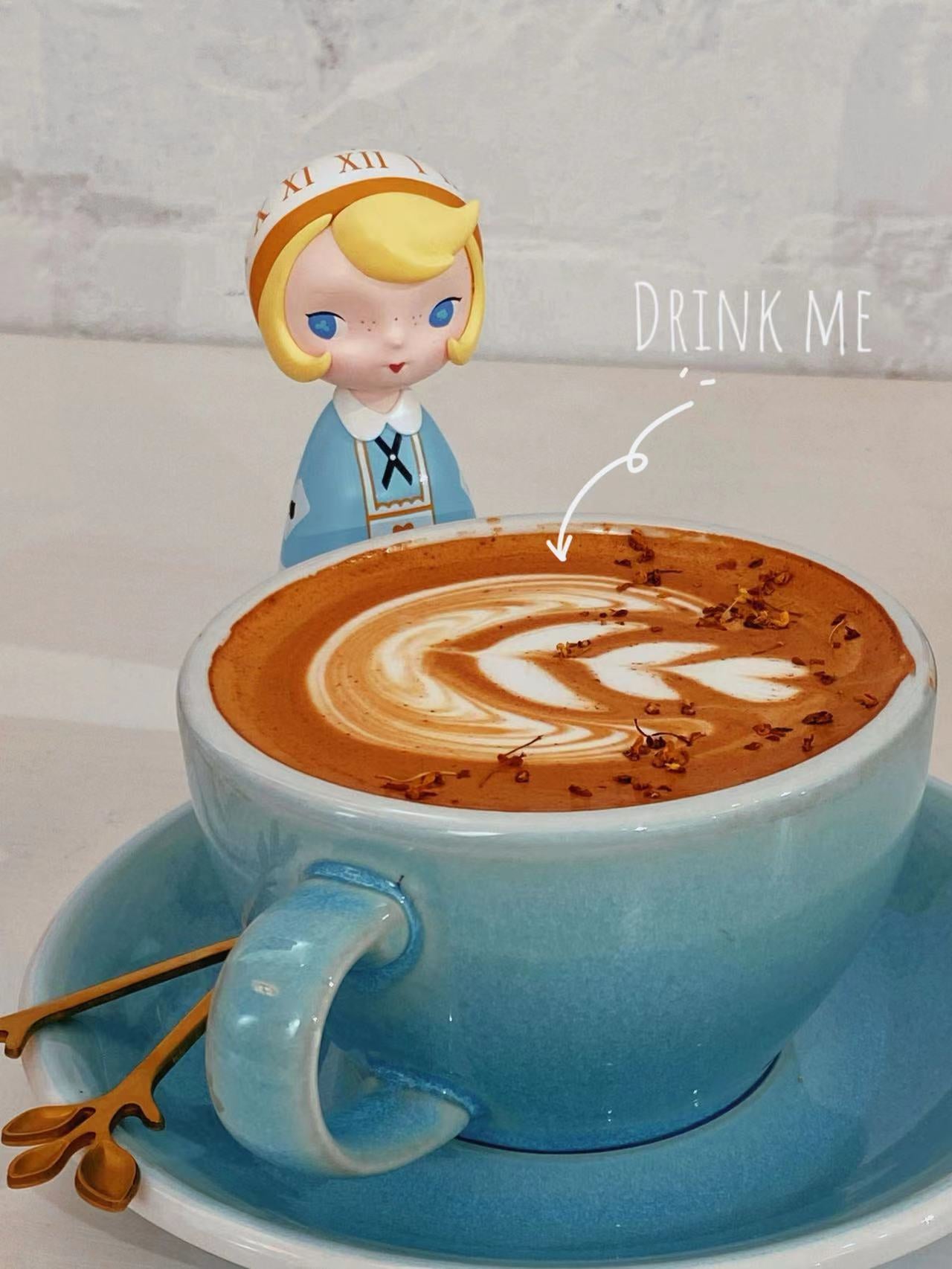 Chloe - Alice in the wonderland