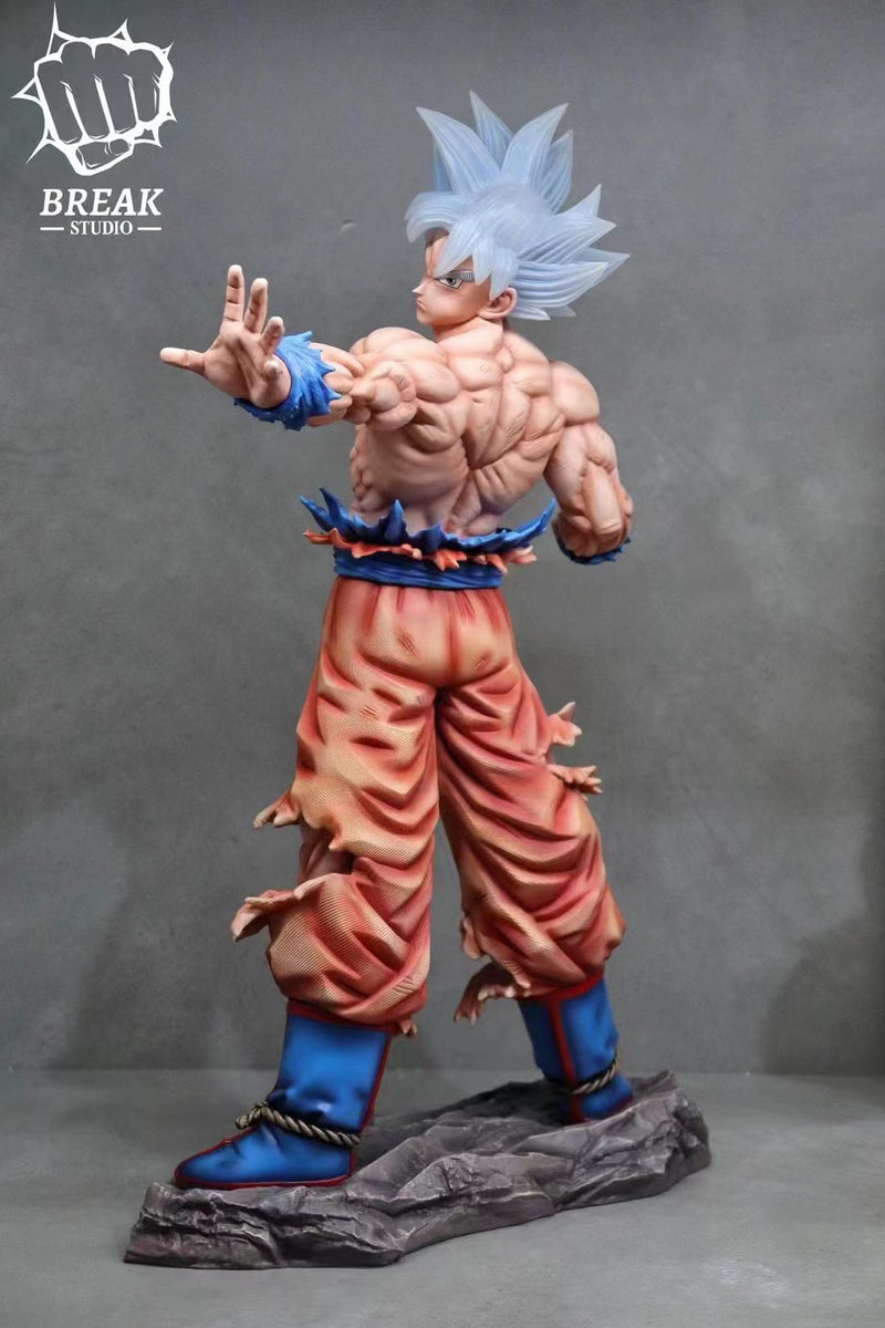 GOKU ULTRA INSTINCT ACTION FIGURE WITH LIGHT (53 cm) - DRAGON BALL