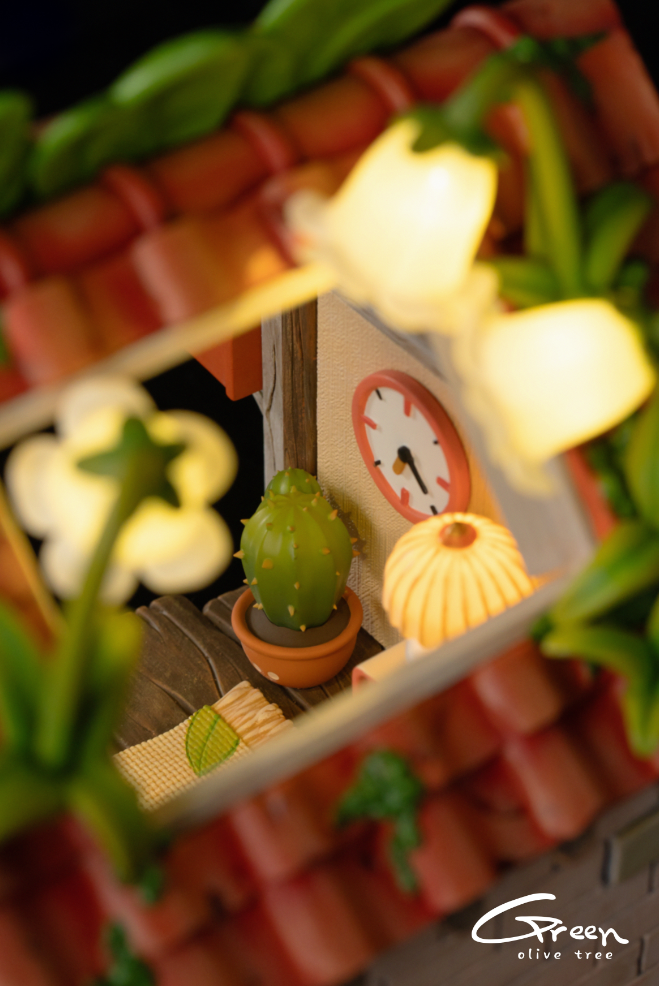 Green Olive Tree Studio - Girl Phoebe is Praying For You