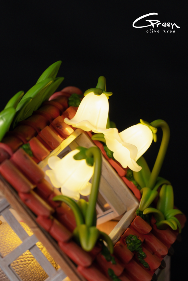 Green Olive Tree Studio - Girl Phoebe is Praying For You