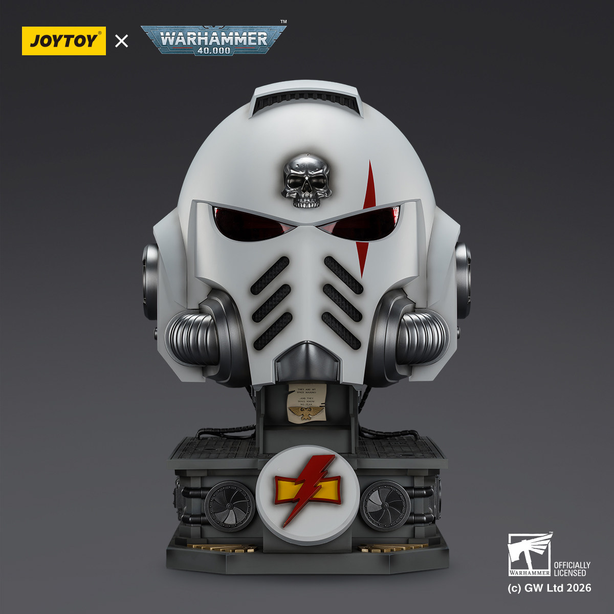 JOYTOY - White Scars MkX Helmet and Display