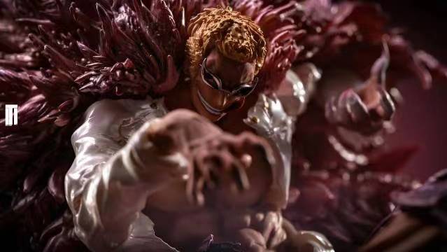 Iron Curtain Studio - Donquixote Doflamingo [2 Variants]