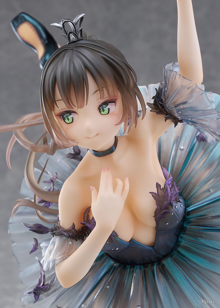 Wave Studio - Black Swan Girl