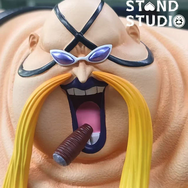 Stand Studio - Queen