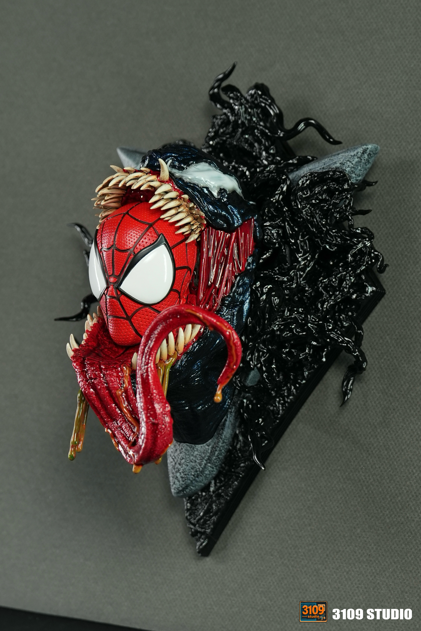 3109 Studio - Venom & Spider Man Wall Hanging [2 Variants]