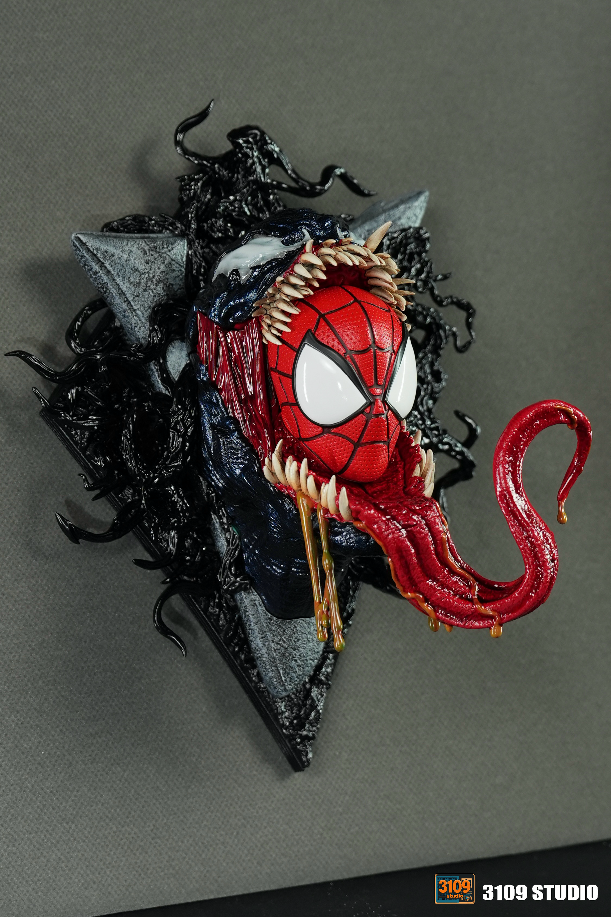 3109 Studio - Venom & Spider Man Wall Hanging [2 Variants]
