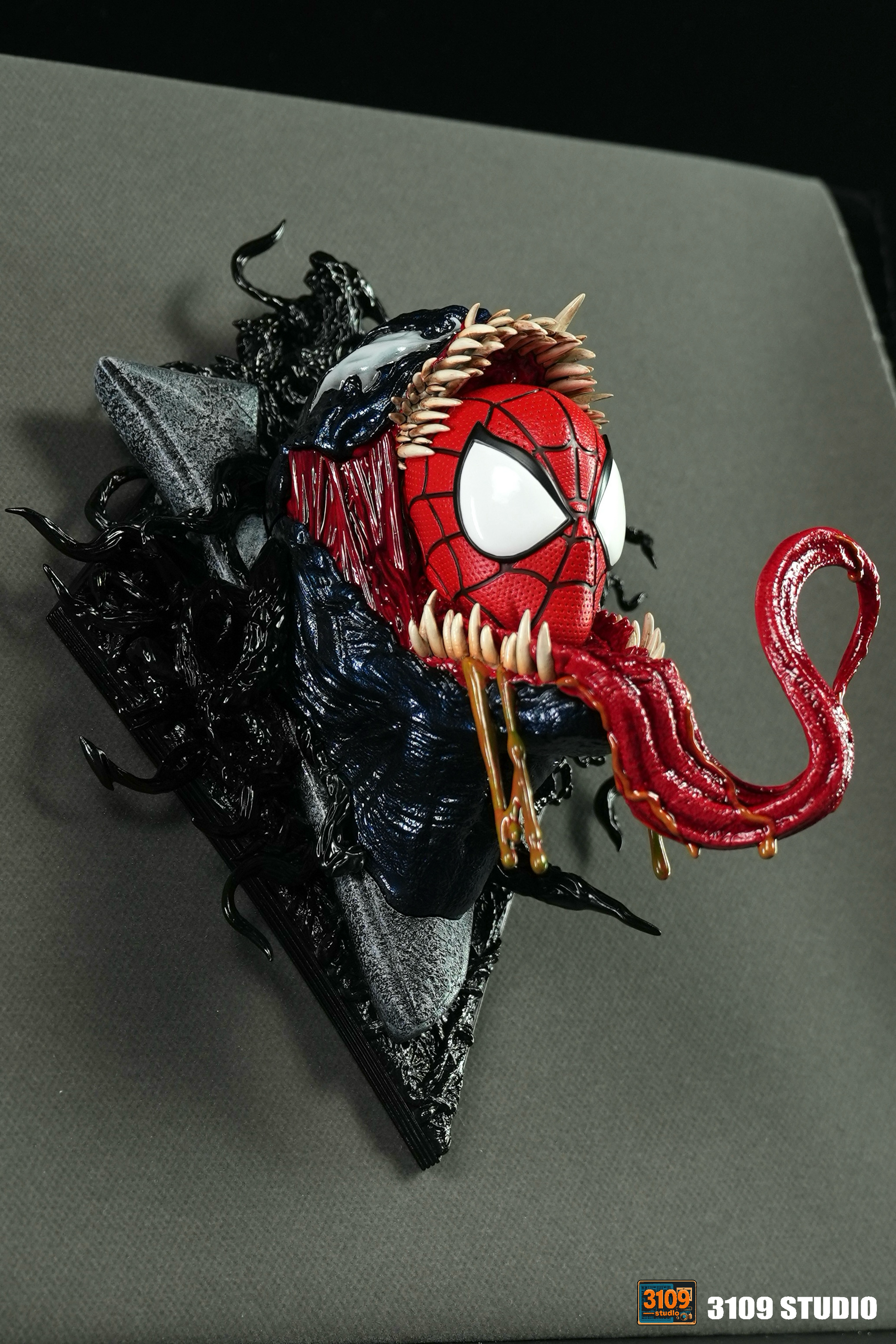 3109 Studio - Venom & Spider Man Wall Hanging [2 Variants]