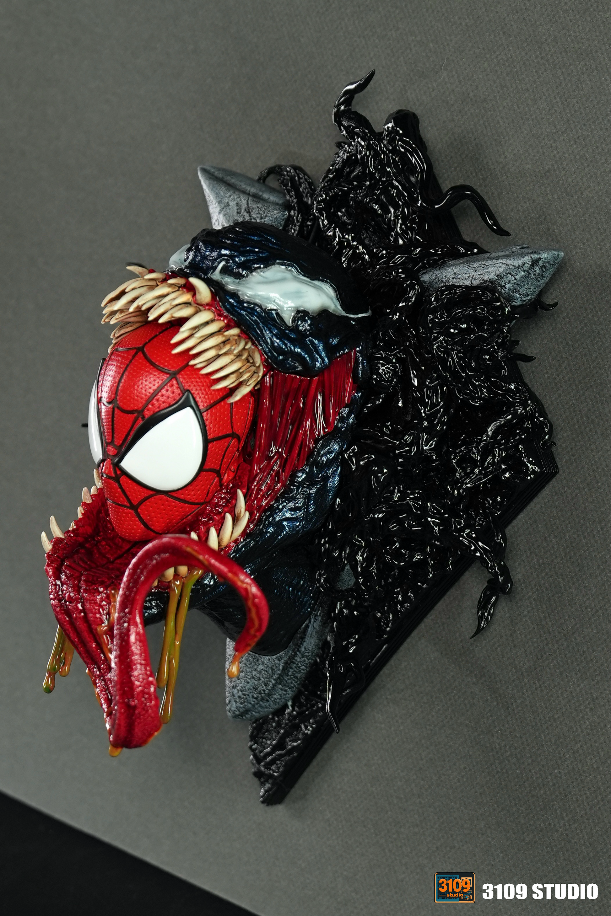 3109 Studio - Venom & Spider Man Wall Hanging [2 Variants]