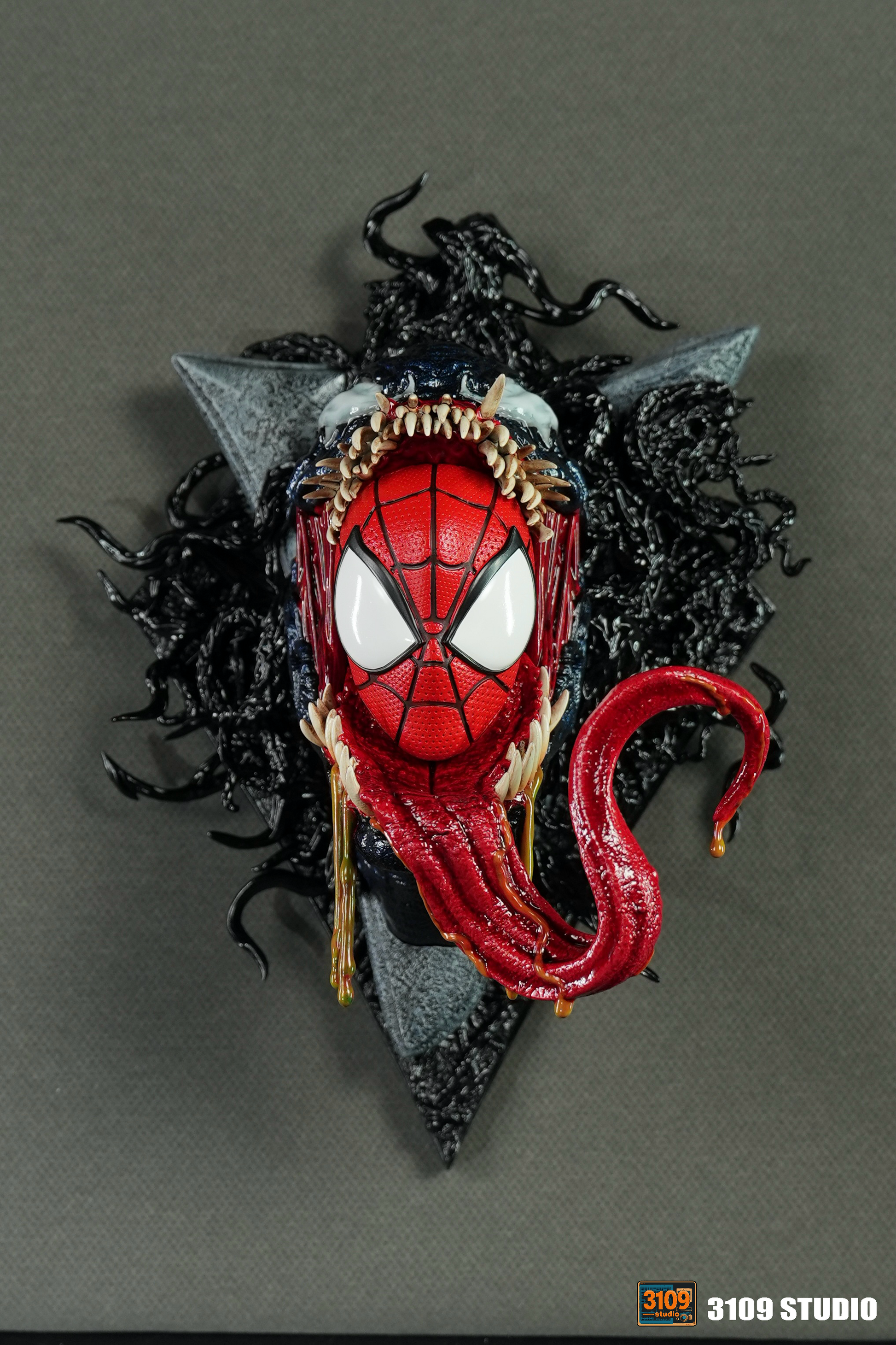 3109 Studio - Venom & Spider Man Wall Hanging [2 Variants]