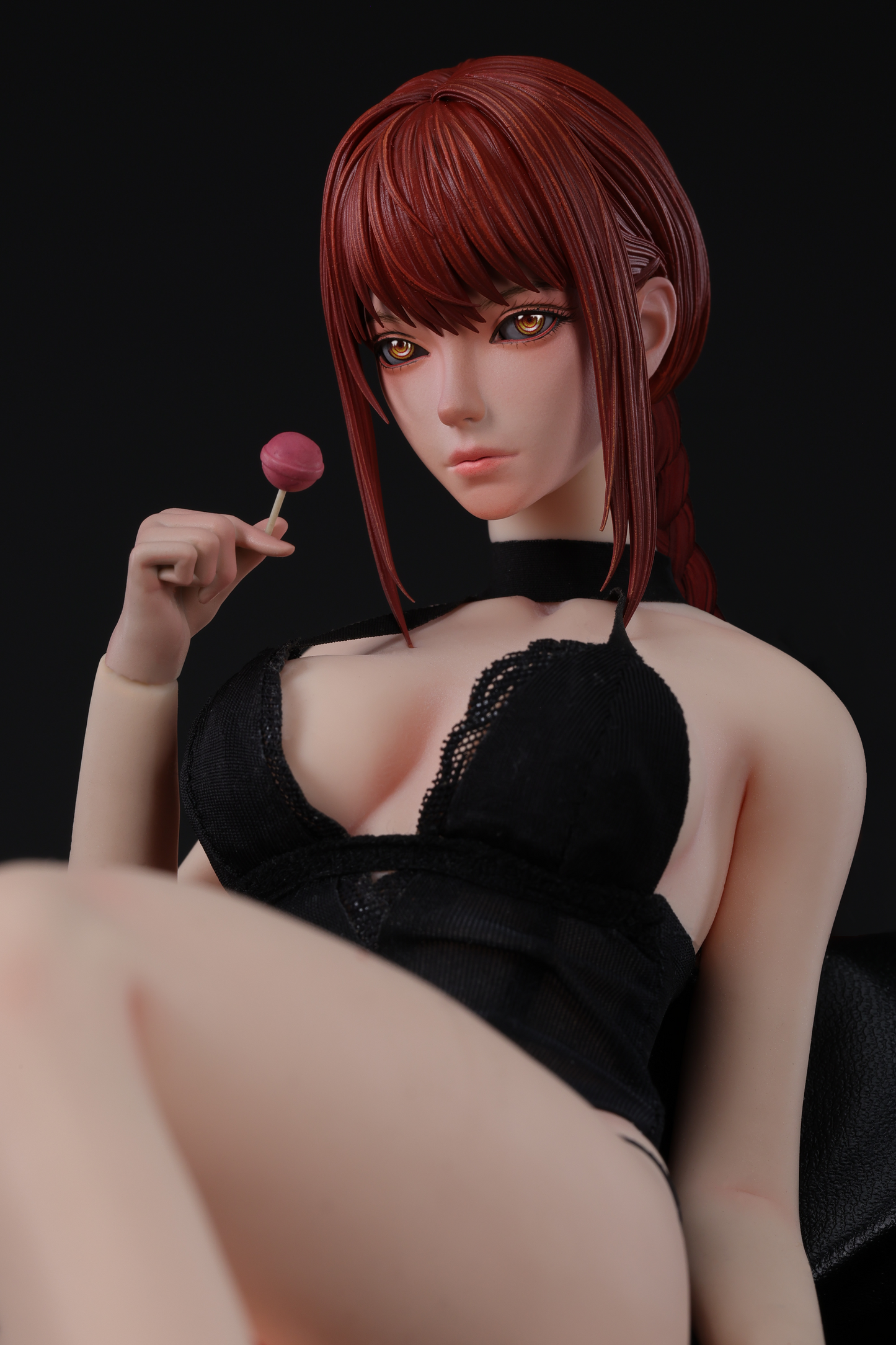 Box Qi Studio - Makima Platinum Silicone Articulated Action Figure