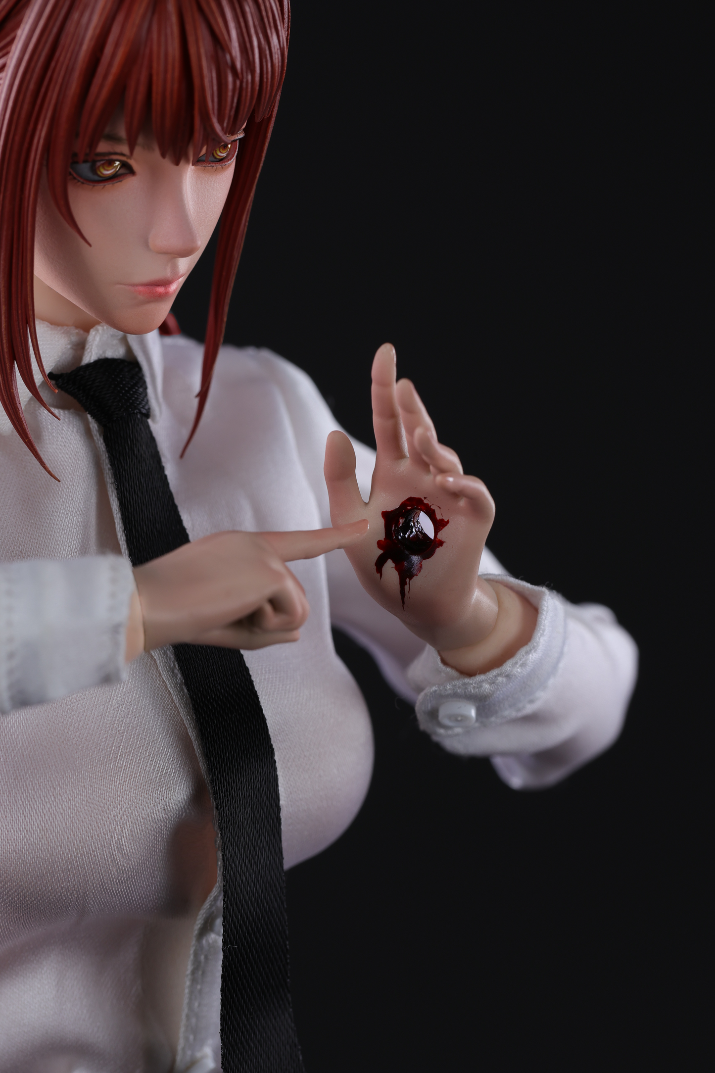 Box Qi Studio - Makima Platinum Silicone Articulated Action Figure