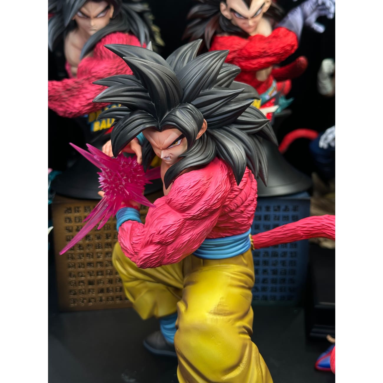 BC Studio - Super Saiyan 4 Son Goku