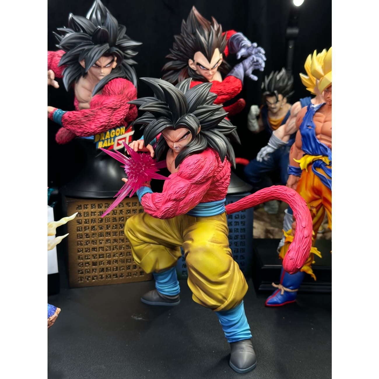 BC Studio - Super Saiyan 4 Son Goku