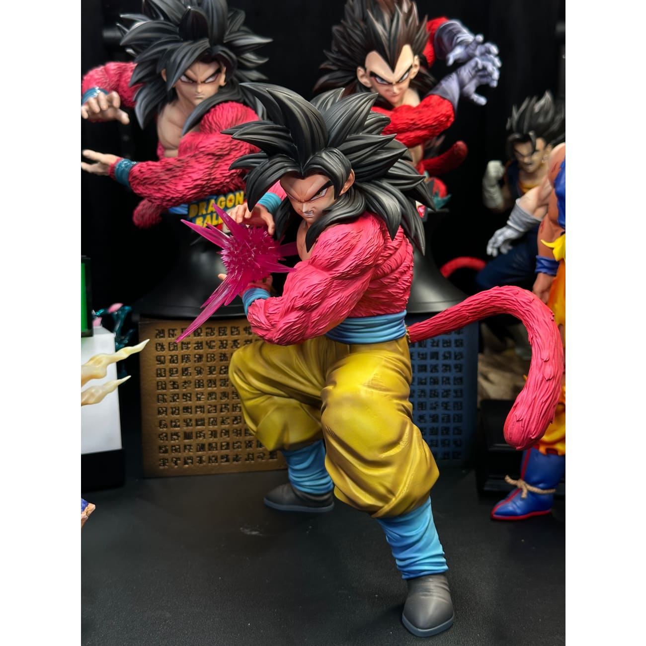 BC Studio - Super Saiyan 4 Son Goku