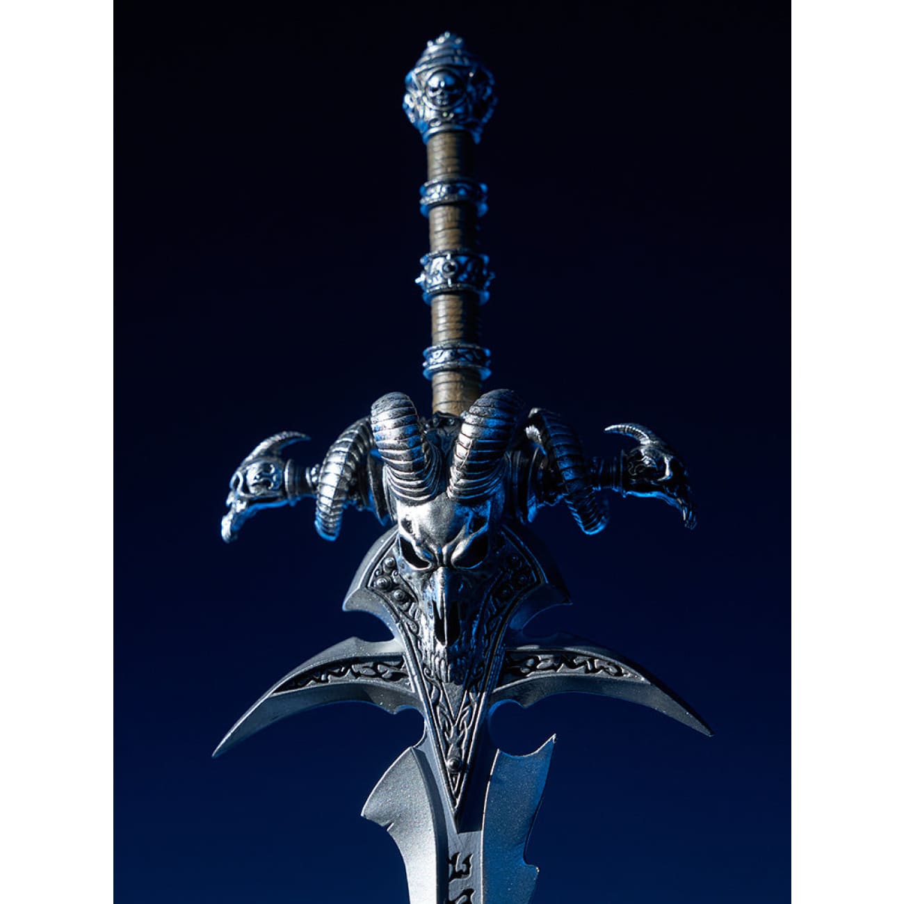 Blizzard Entertainment - Frostmourne