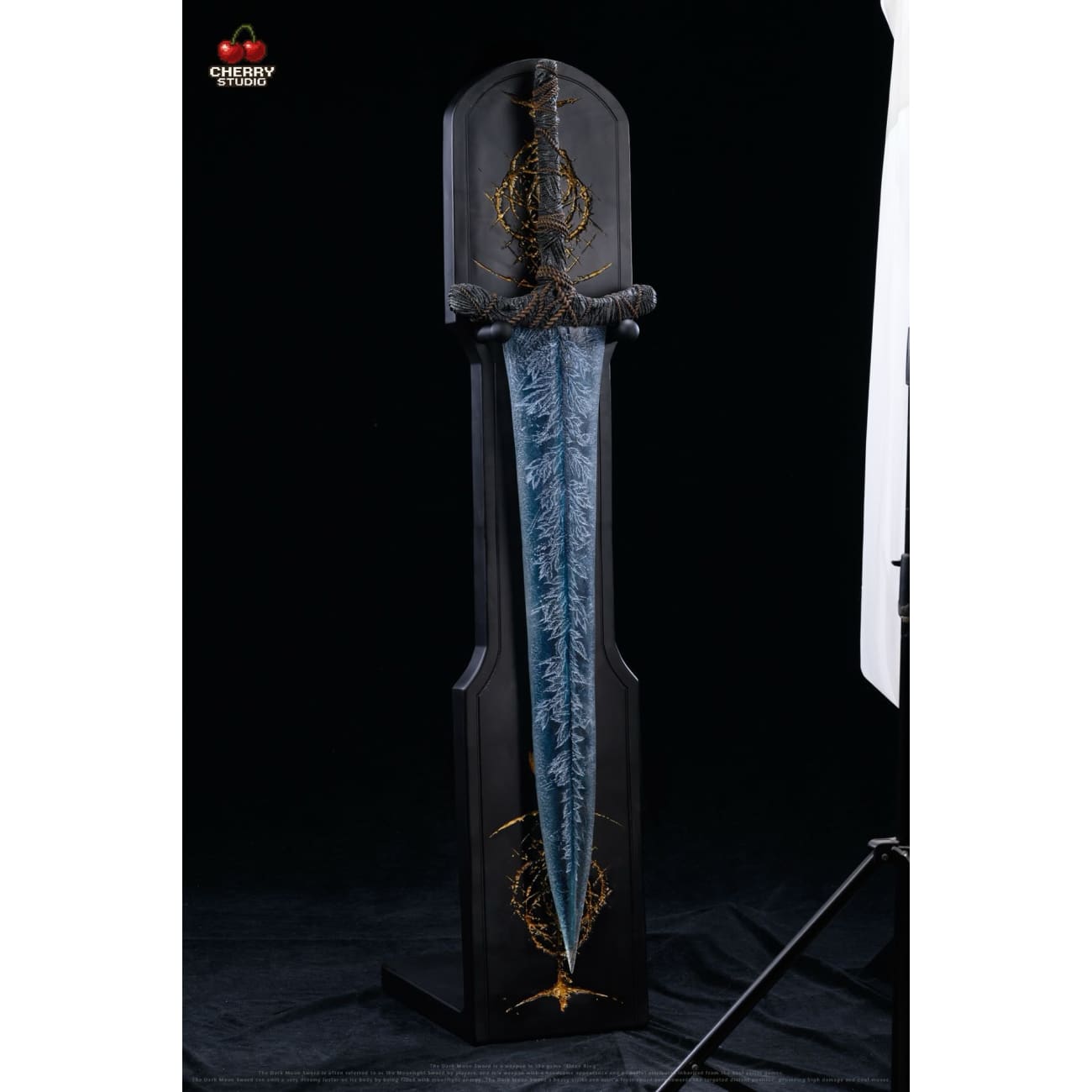 Cherry Studio - Dark Moon Greatsword [2 Variants]