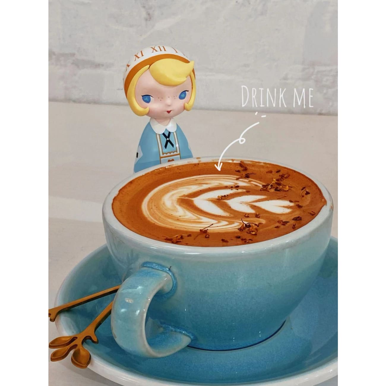 Chloe - Alice in the wonderland