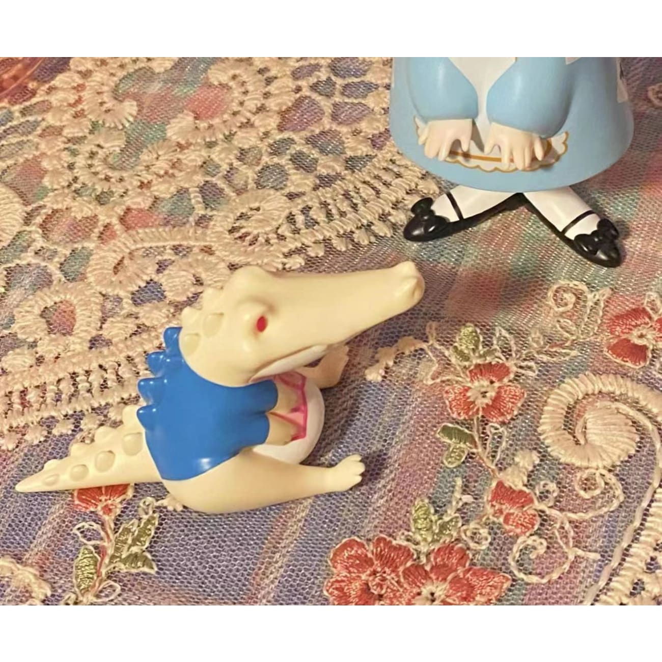 Chloe - Alice in the wonderland