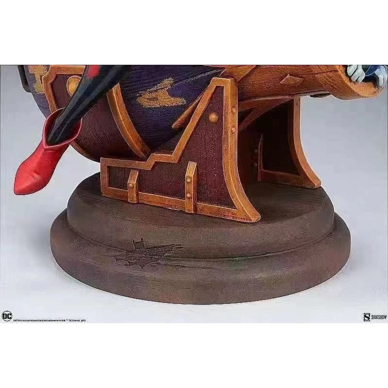 Diorama by Sideshow Collectibles - Harley Quinn and The Joker