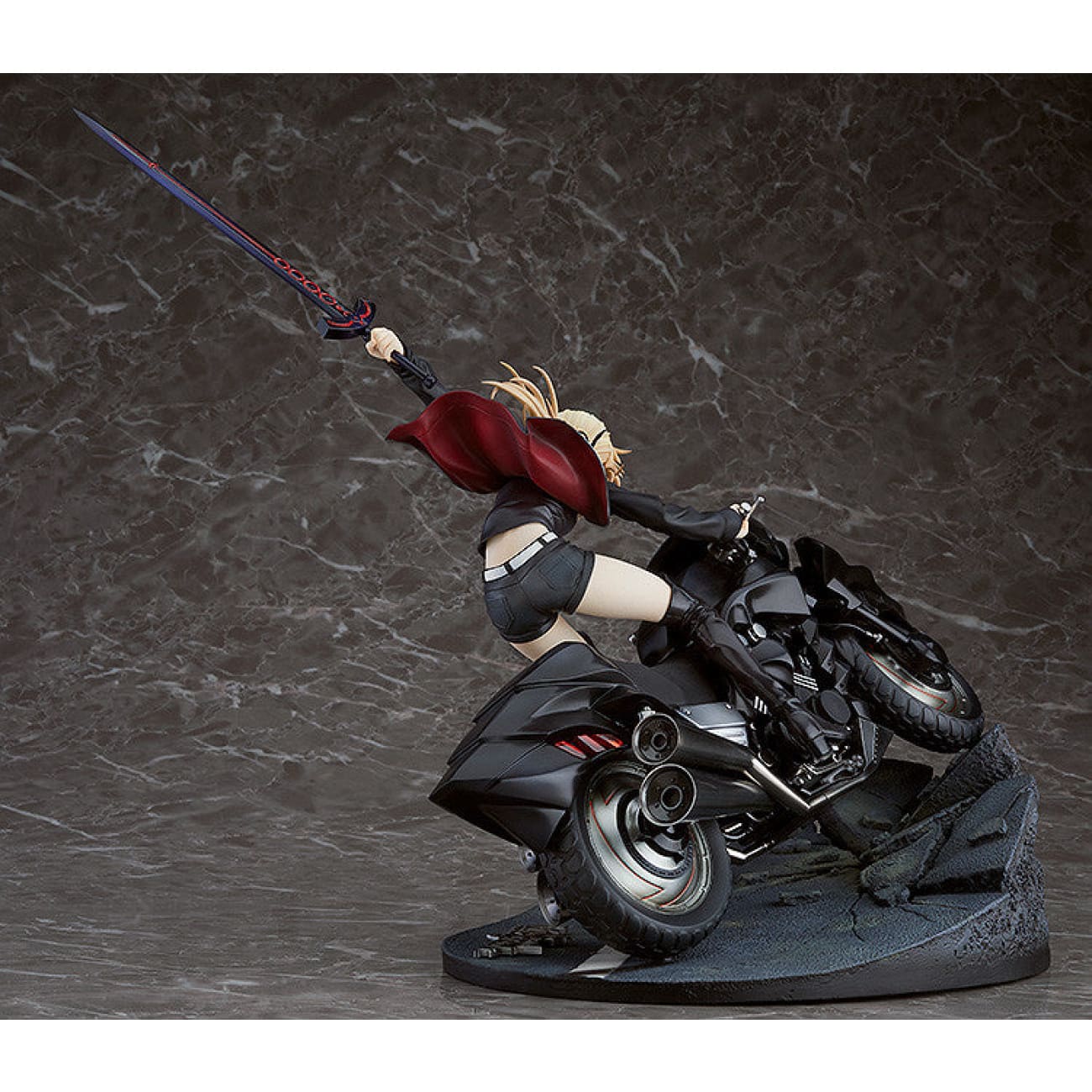 Good Smile Company (GSC) - Artoria Pendragon Saber & Cuirassier Noir