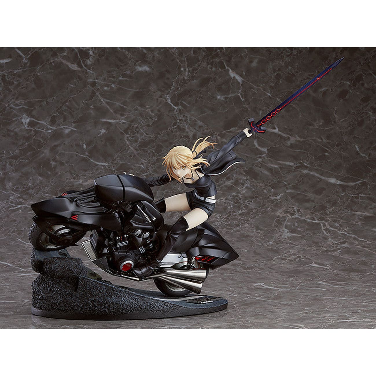 Good Smile Company (GSC) - Artoria Pendragon Saber & Cuirassier Noir
