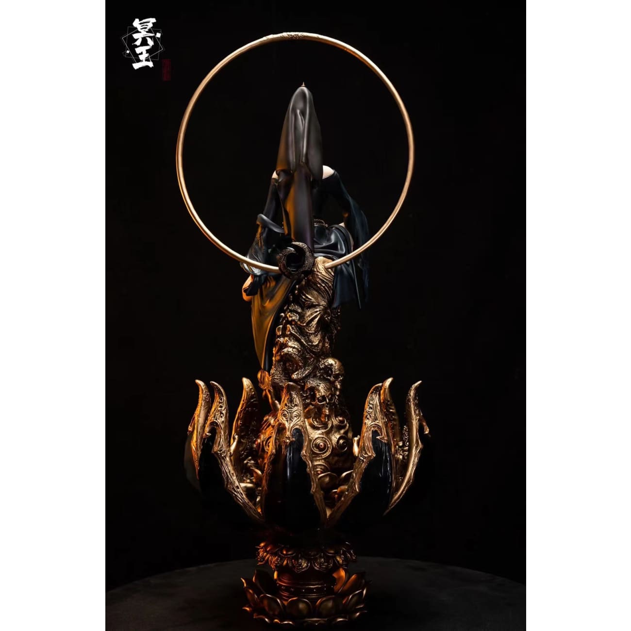 Hades Studio - Lotus Goddess [black / White]