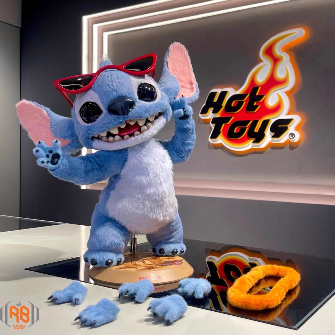 Hottoys - Stitch Collectible Figure MMS815