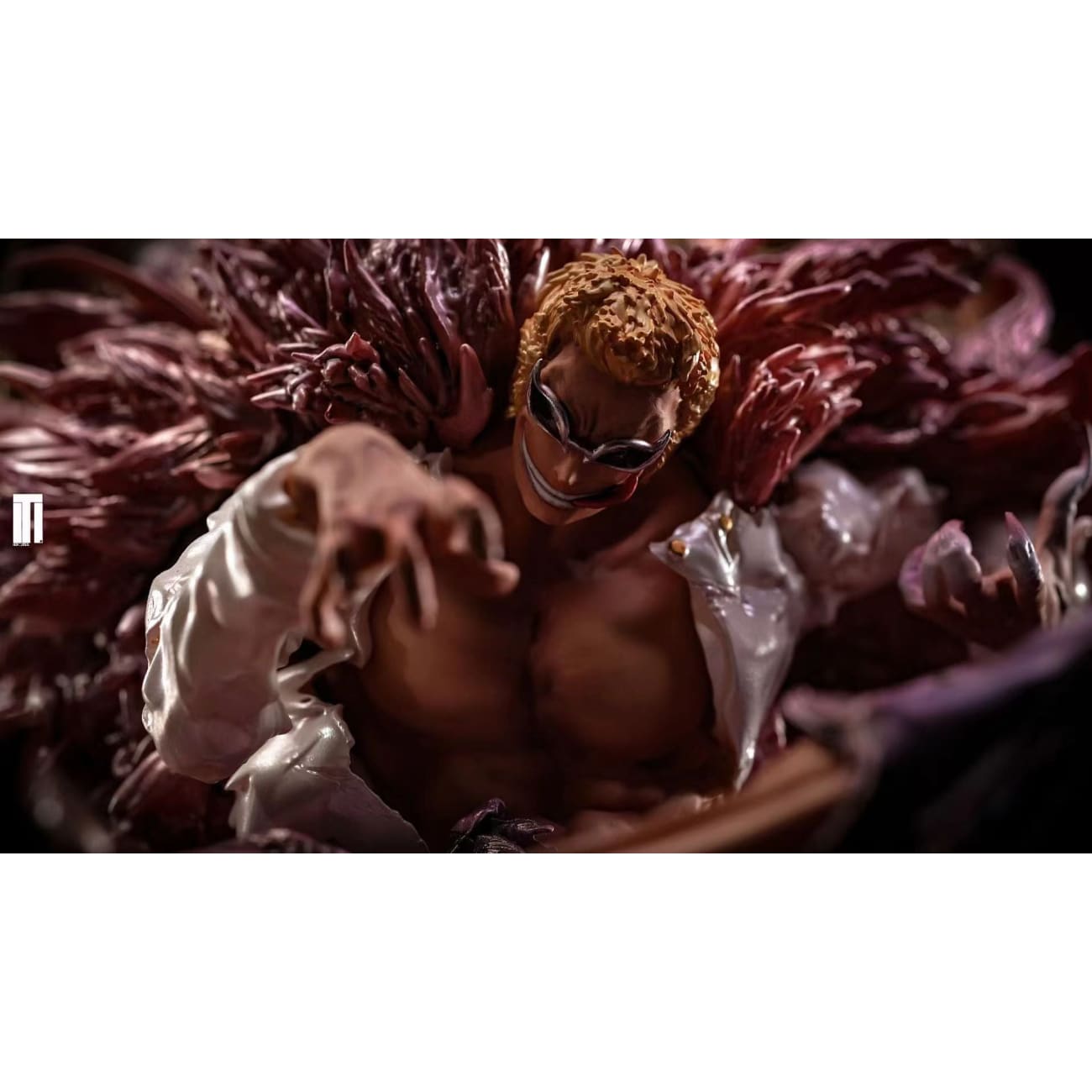 Iron Curtain Studio - Donquixote Doflamingo [2 Variants]