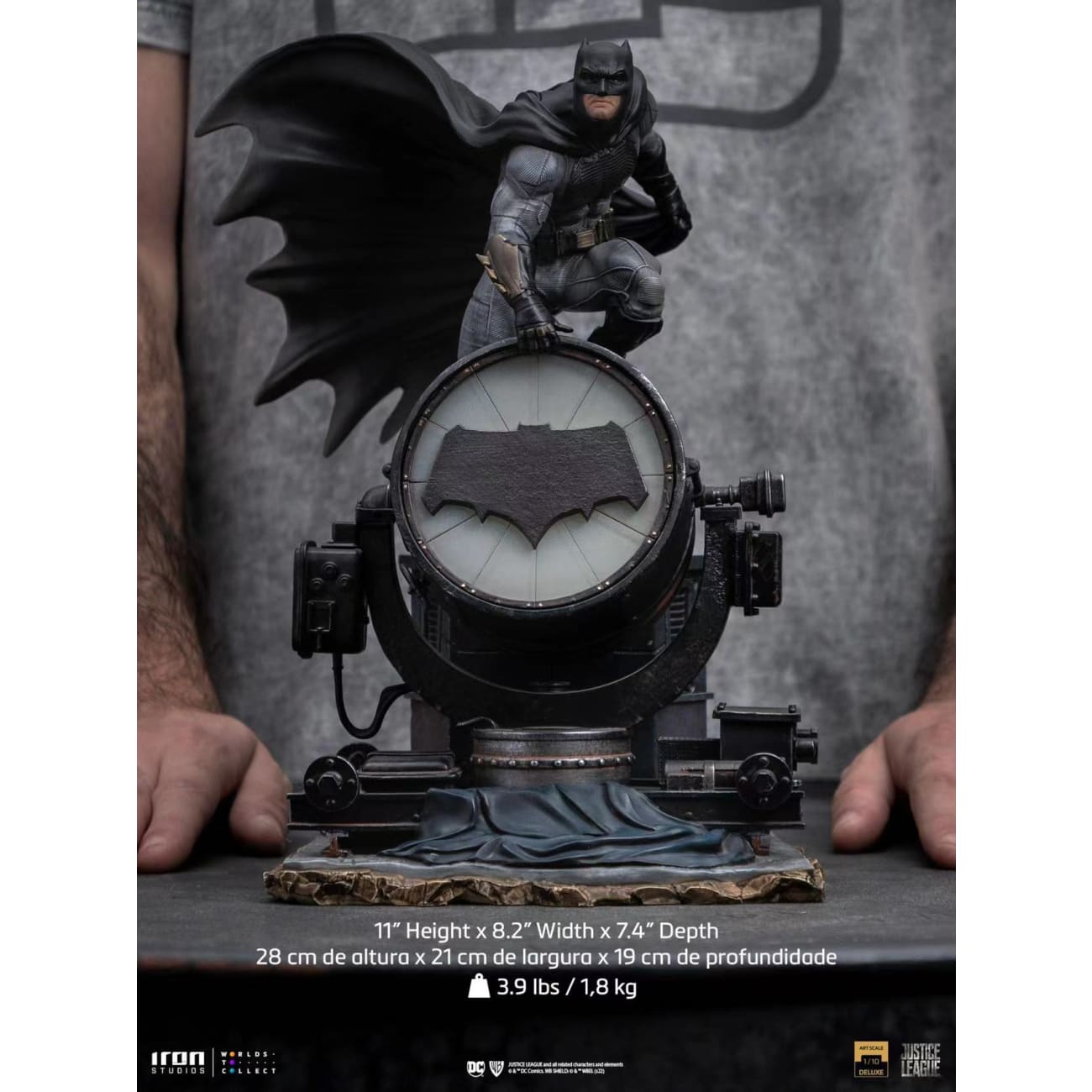 Iron Studios - Batman on Batsignal