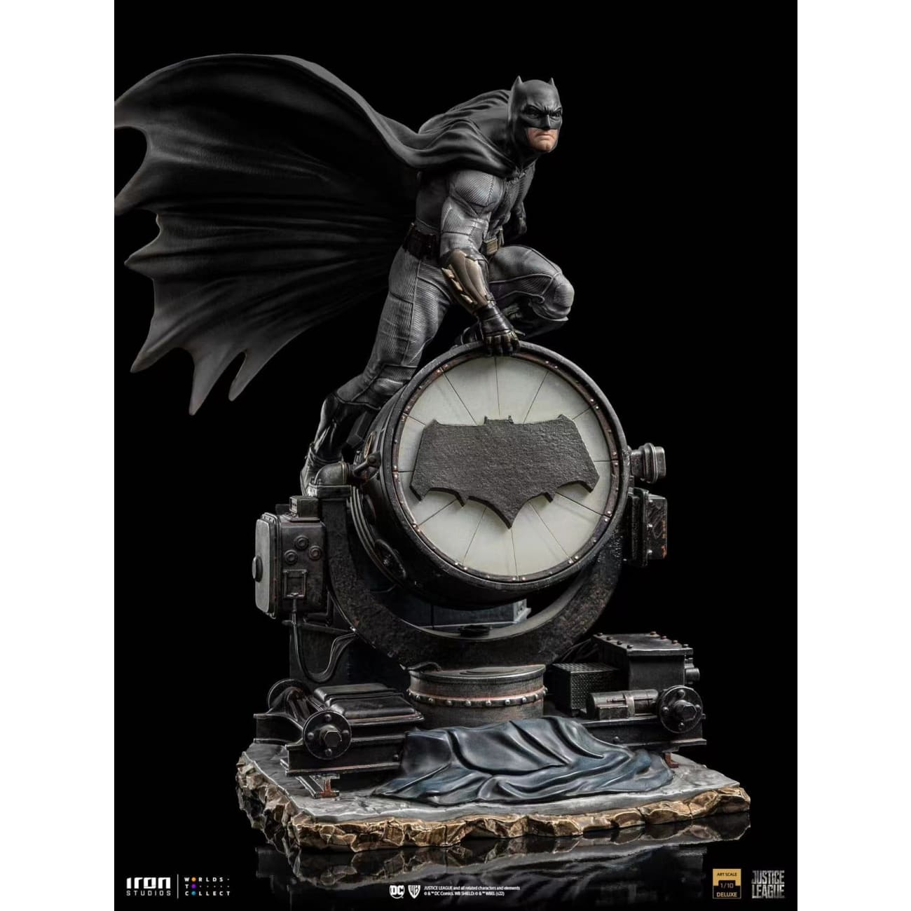 Iron Studios - Batman on Batsignal