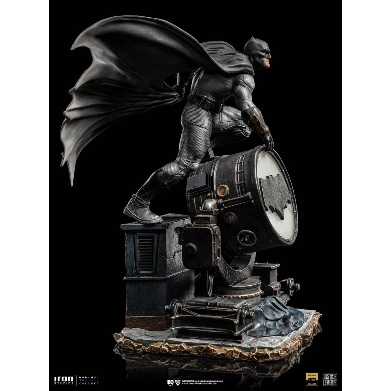 Iron Studios - Batman on Batsignal