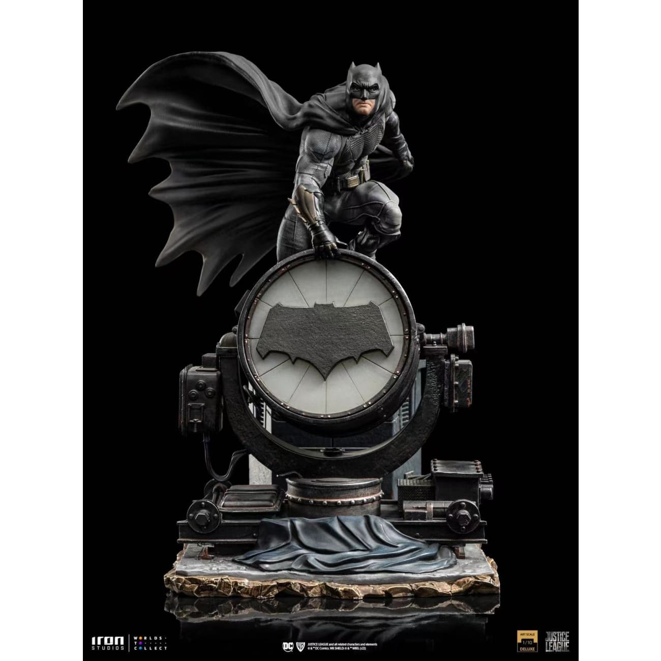 Iron Studios - Batman on Batsignal