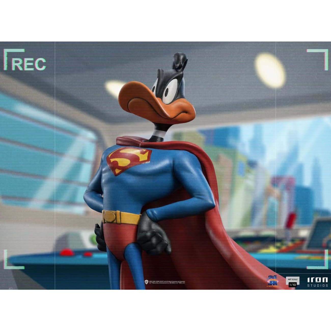 Iron Studios - Bugs Bunny cosplay batman/ Daffy Duck Cosplay superman 