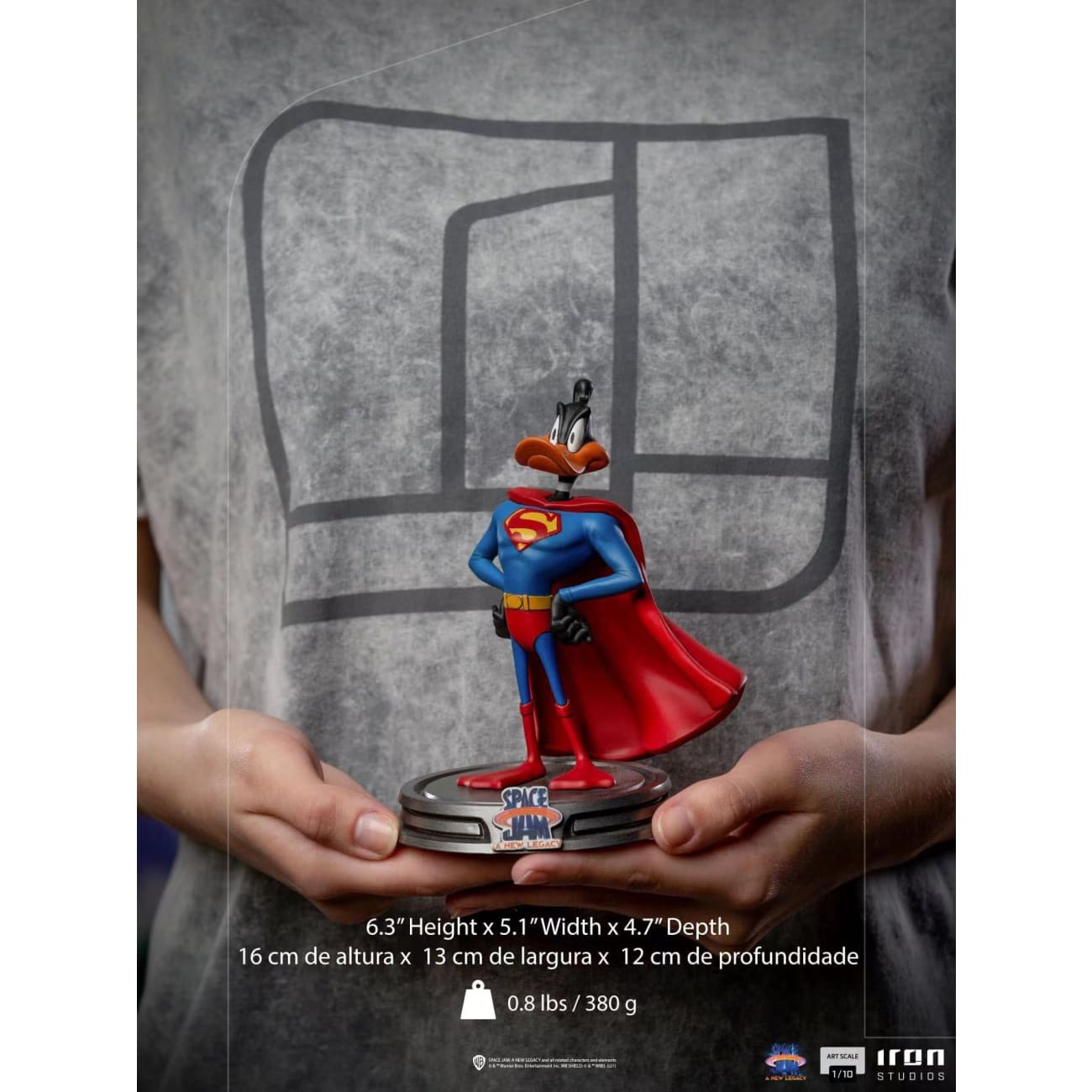 Iron Studios - Bugs Bunny cosplay batman/ Daffy Duck Cosplay superman 