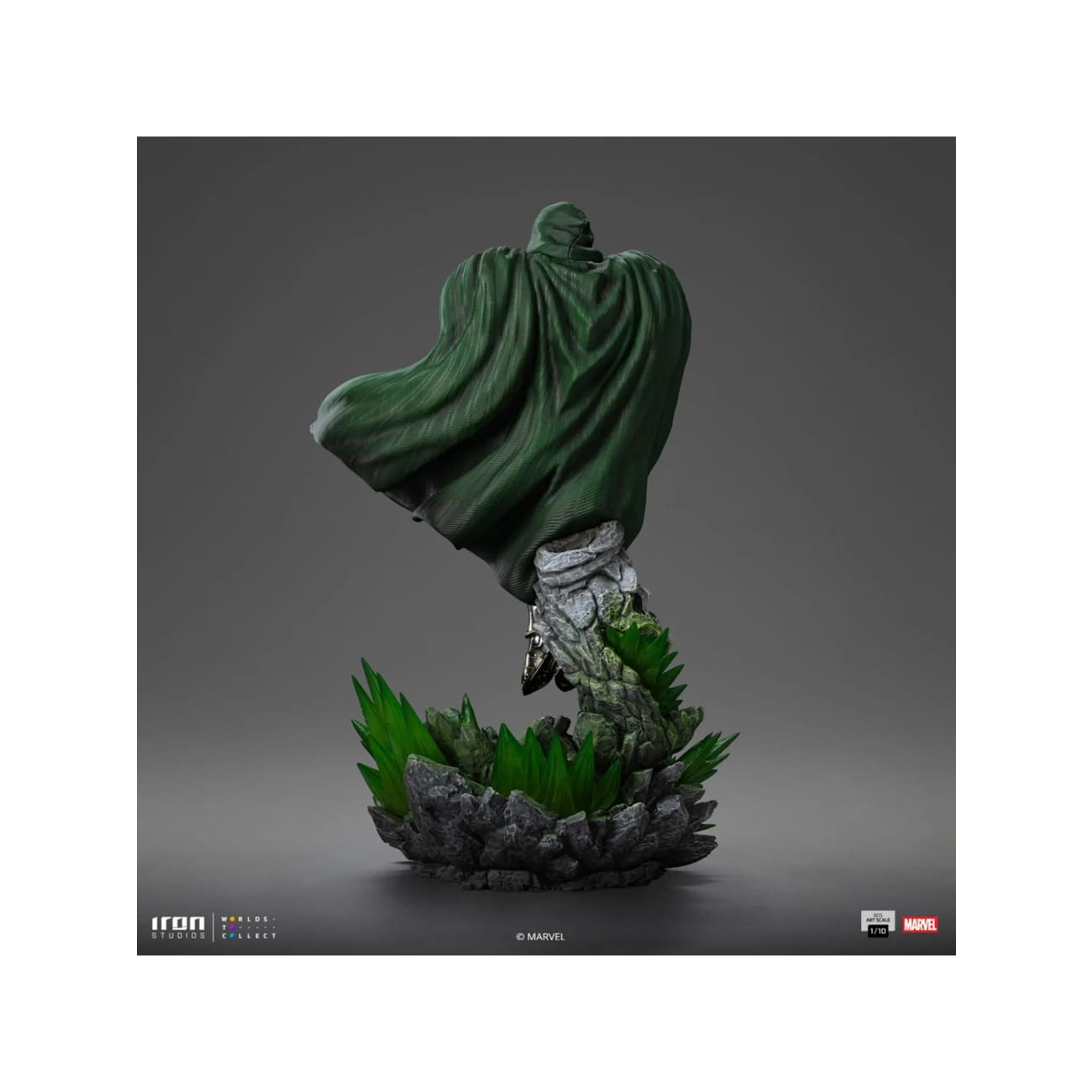 Iron Studios - Doctor Doom Standard Version [ MARCAS20225-10] / Deluxe Version [MARCAS20125-10] [2 Variants]
