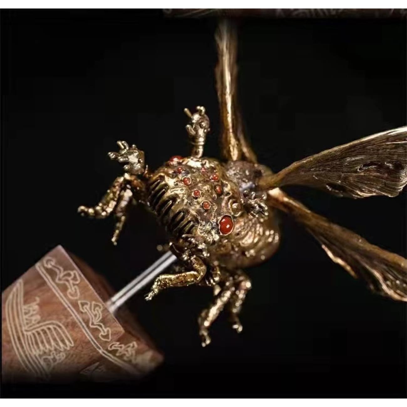 LAPUTA Studio - Giant Gadfly [Standard/ Large] 