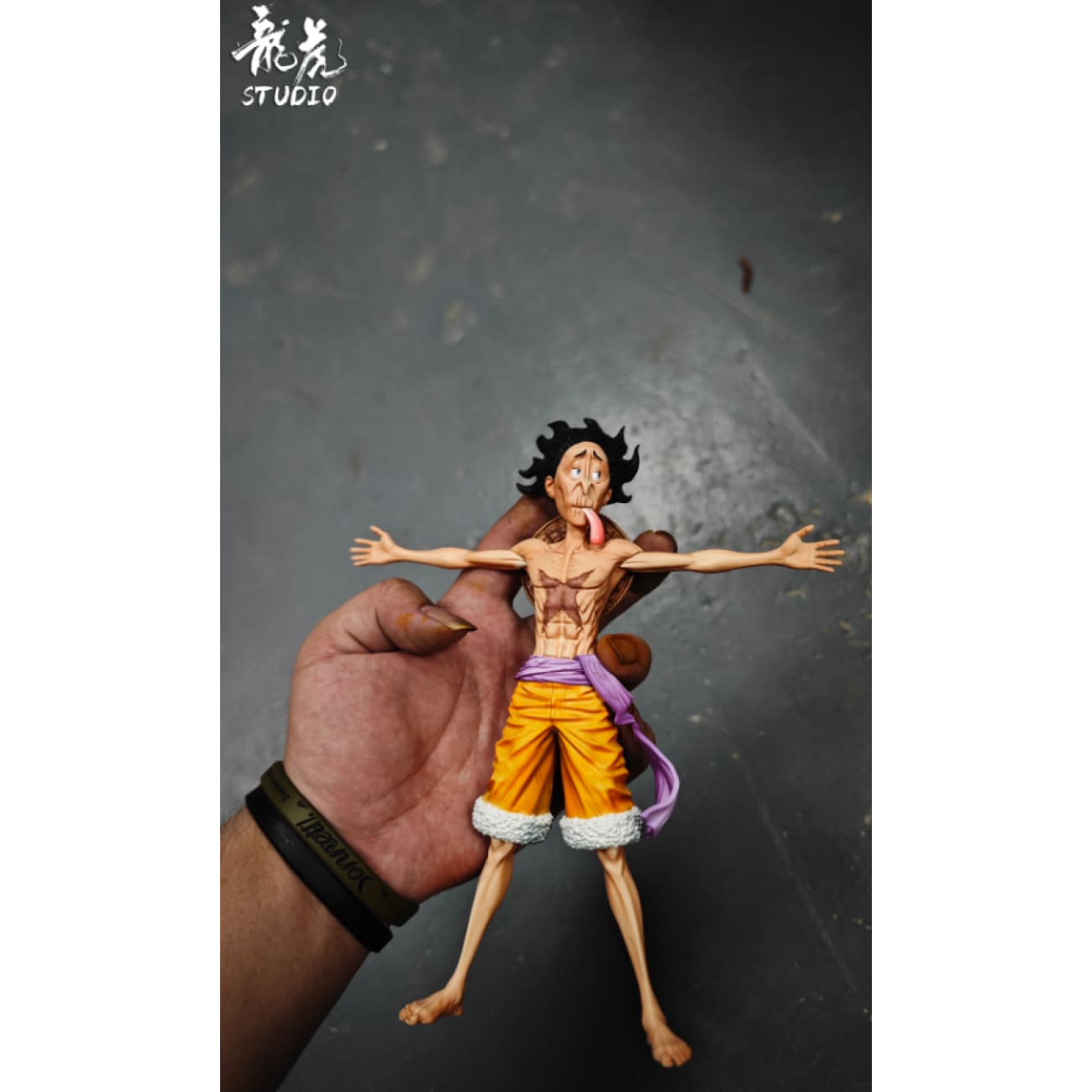 Long Hu Studio - Shrunken Exhausted Old Man Luffy [2 Variants]