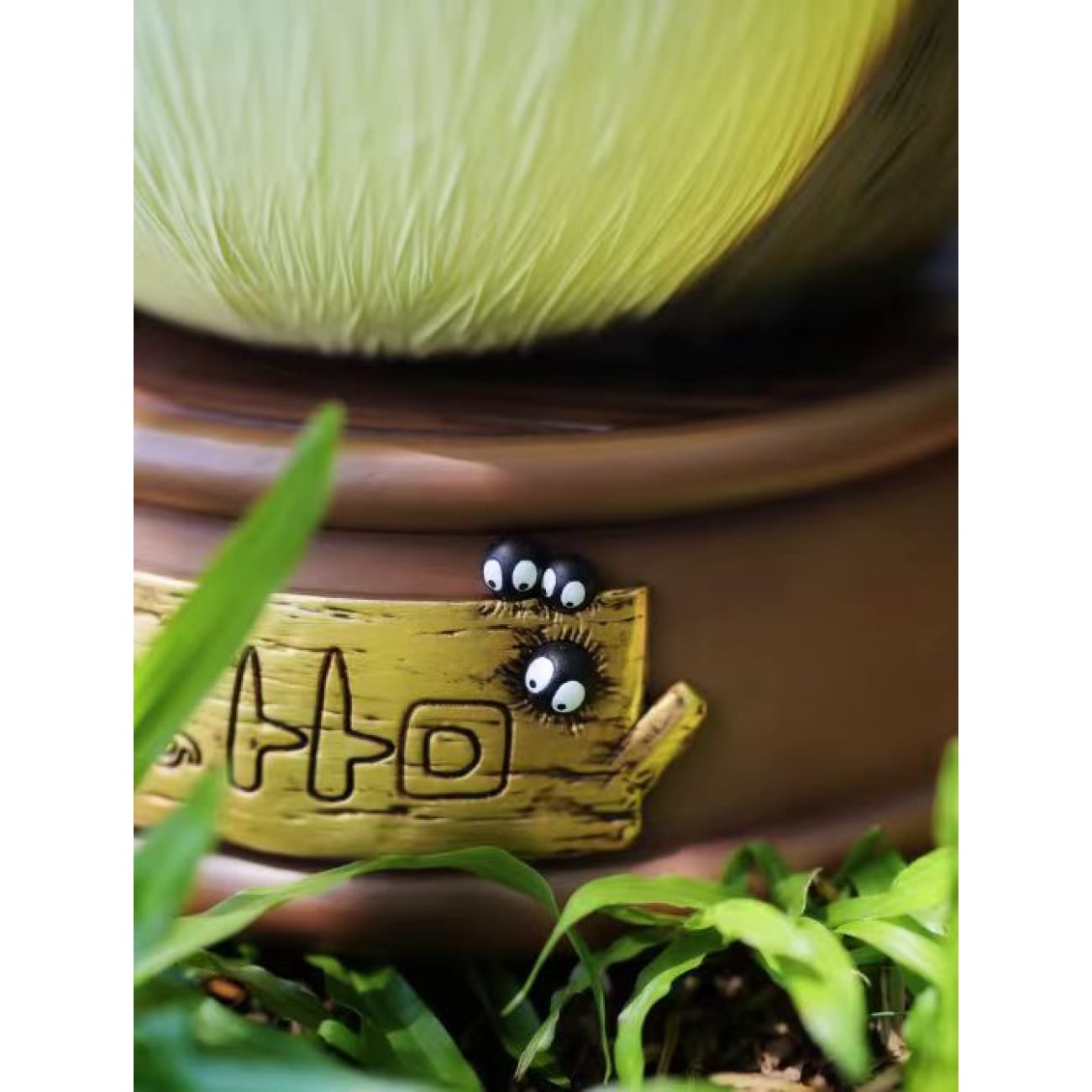 Long Miao Studio - Beckoning Totoro