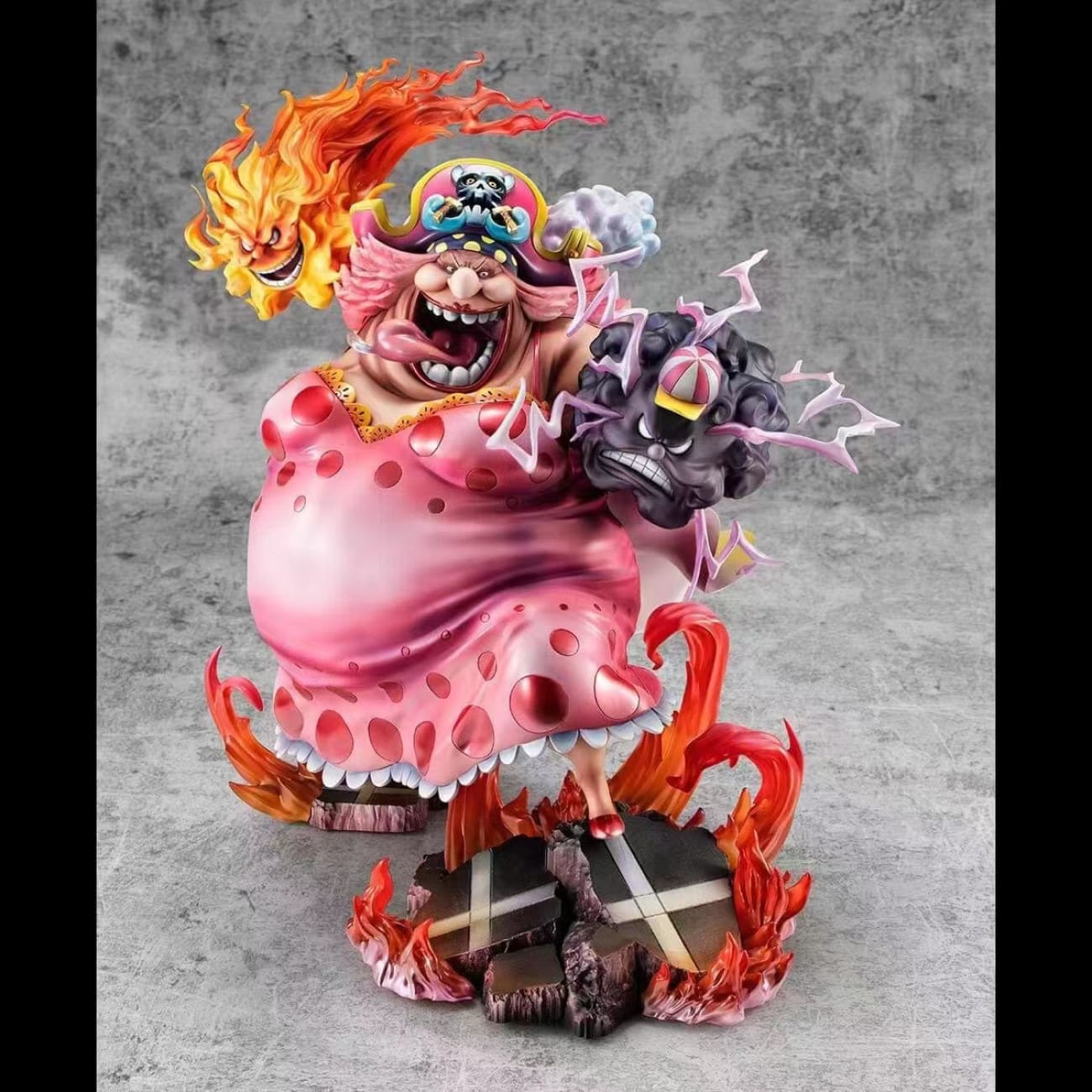 MegaHouse - Big Mom Charlotte Linlin