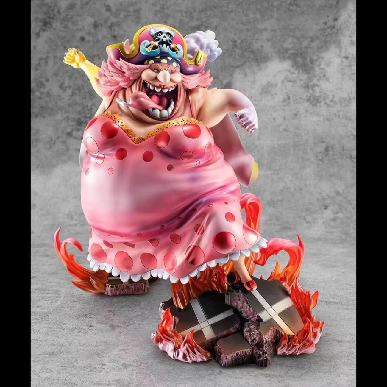 MegaHouse - Big Mom Charlotte Linlin