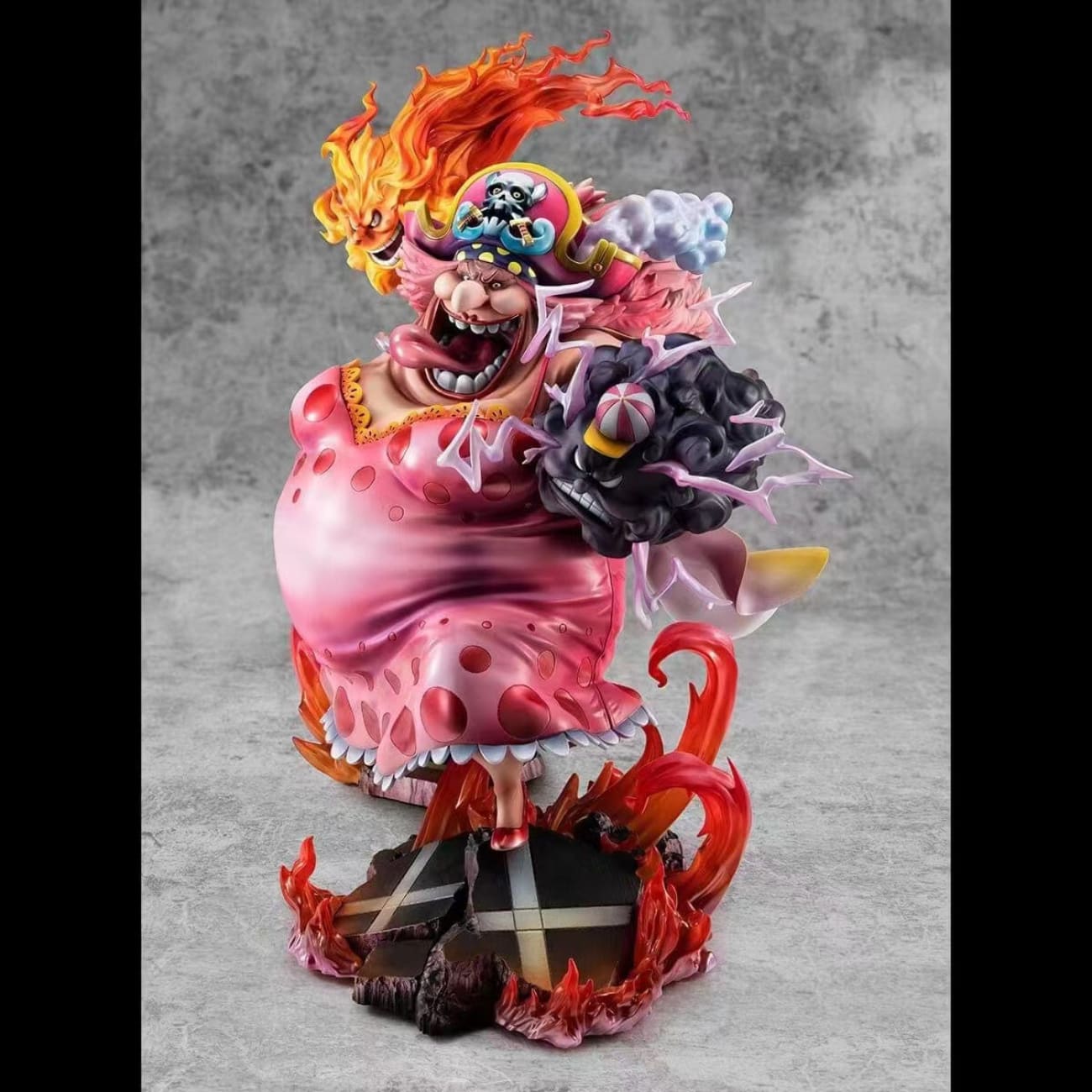 MegaHouse - Big Mom Charlotte Linlin
