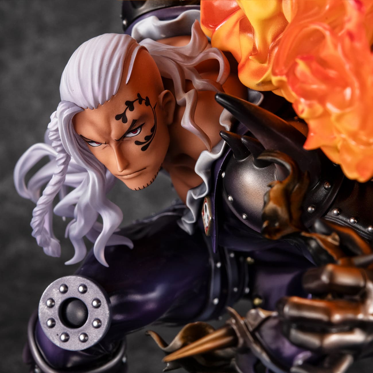 MegaHouse - King
