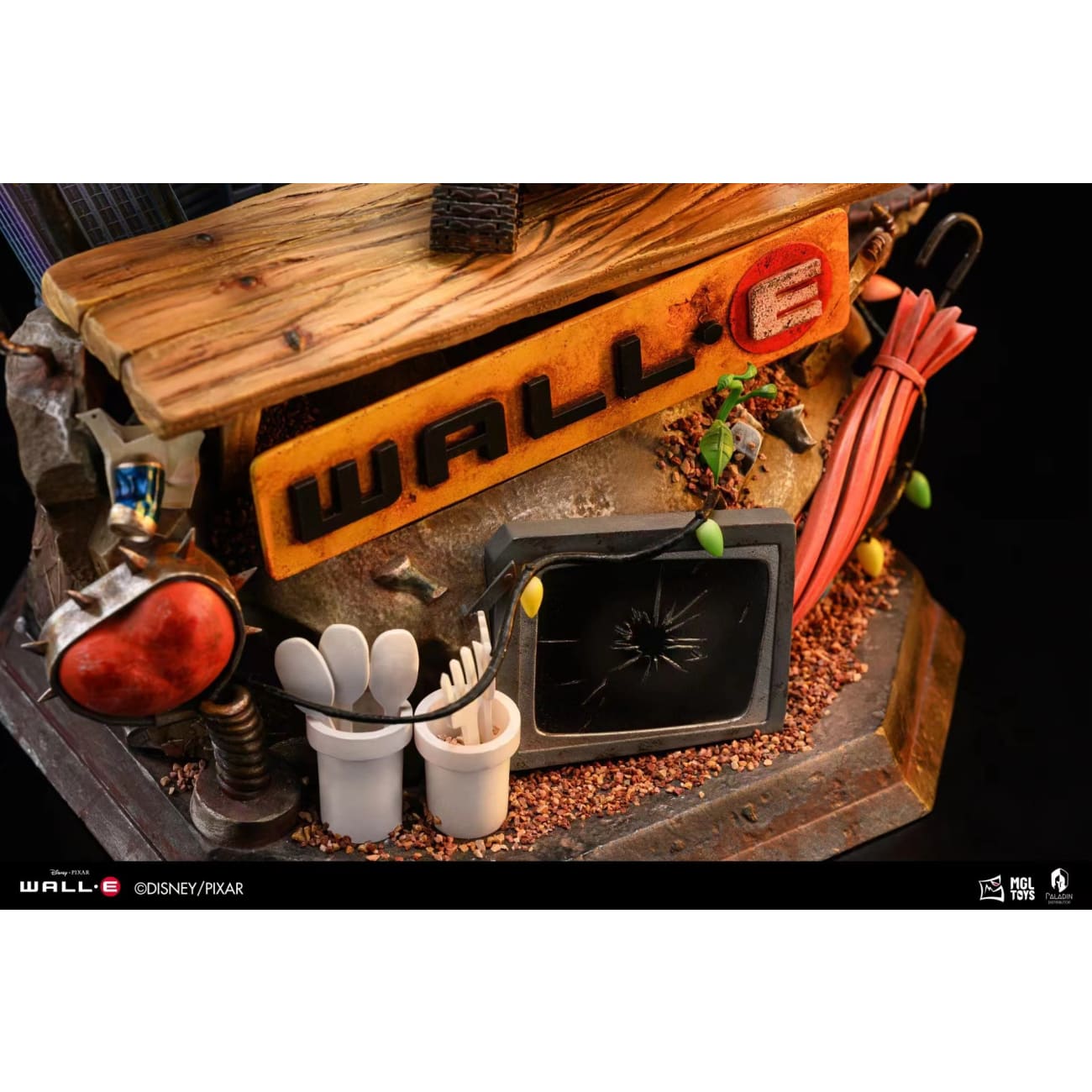 MGL TOYS - WALL-E & EVE