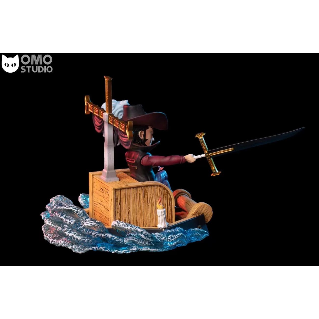 OMO Studio - Dracule Mihawk With Den Den Mushi