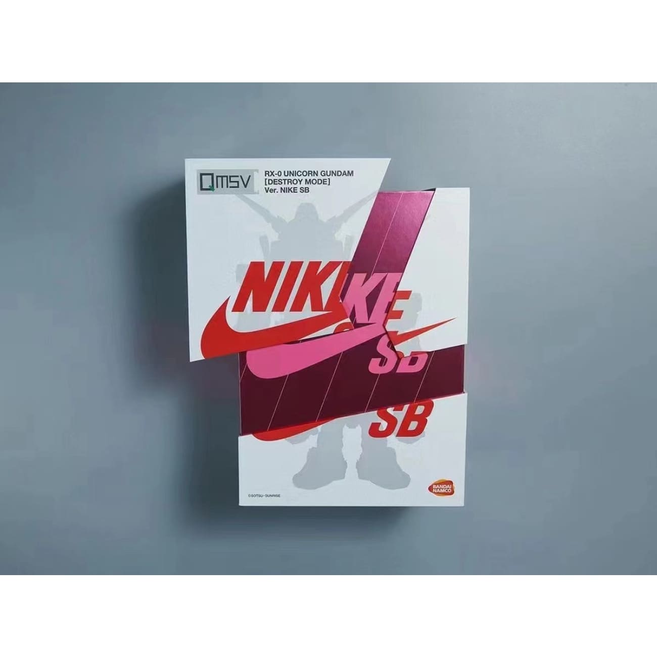 QMSV Nike SB - RX-0 Unicorn Gundam [White/ Black]